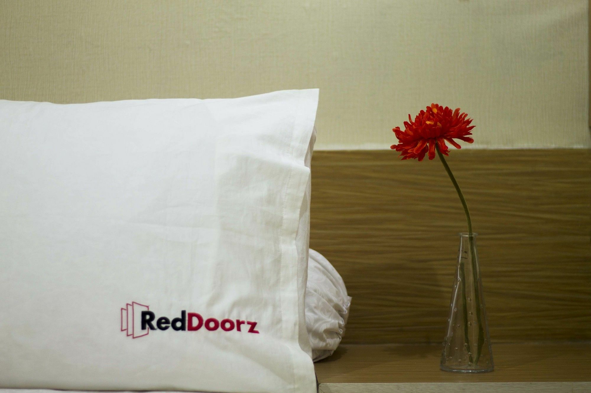 Reddoorz @ Cihampelas Бандунг Экстерьер фото